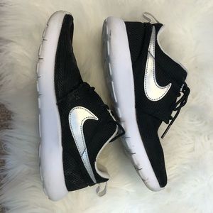 🔥HUGE MOVING SALE🔥 Nike Trainers